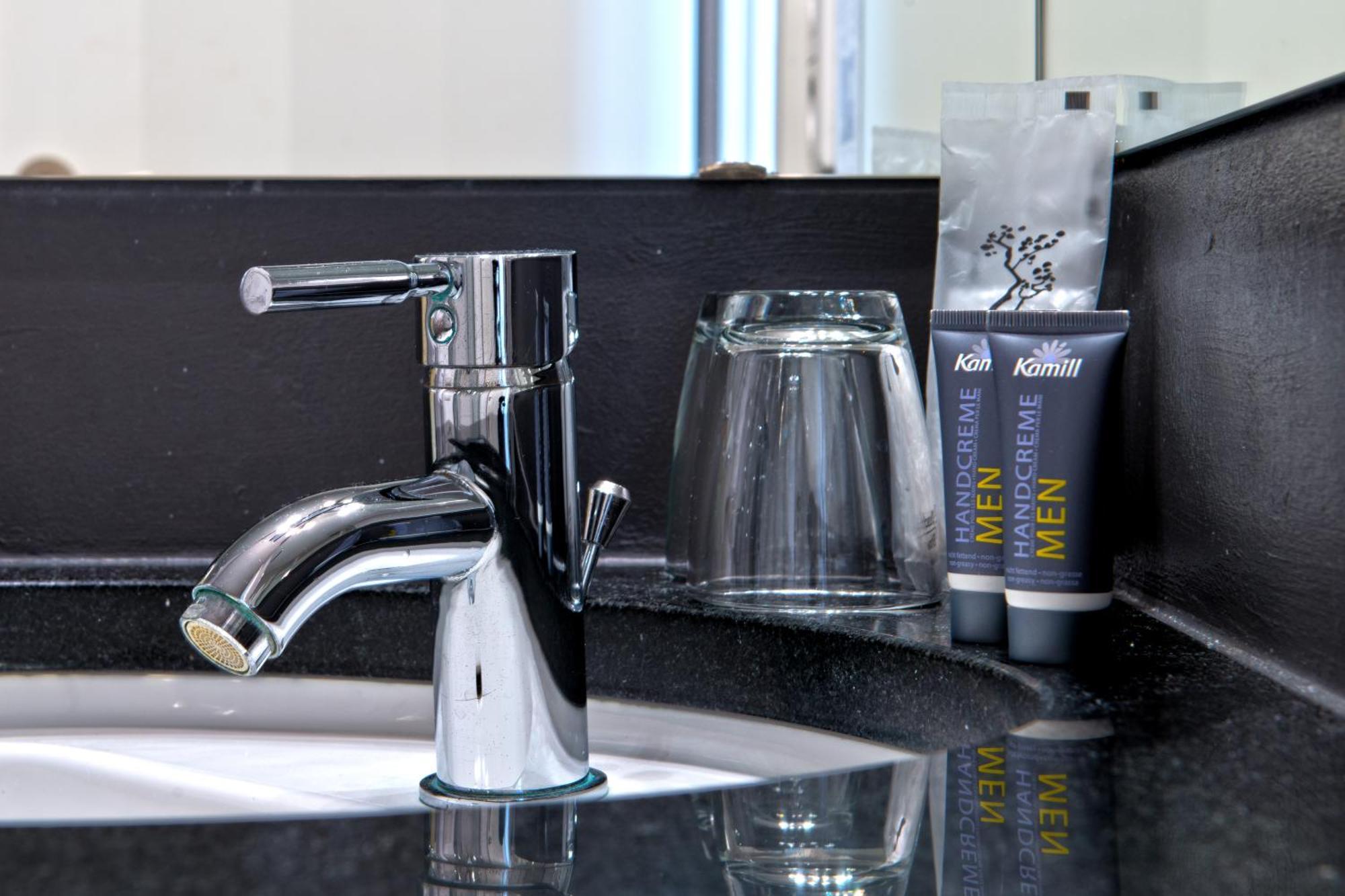 Hotel Town - Kleines Privathotel In Bestlage 3*
